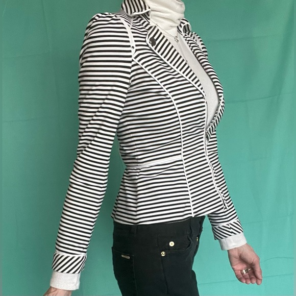 White House, Black market, white and black striped blazer - Picture 8 of 16